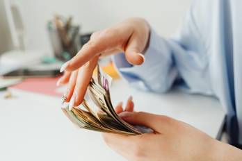 La remuneración mensual de las mujeres es de $1.058 por mes, unos $23 menos que los $1.058 de los hombres.