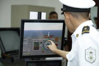 Estudiantes de bachillerato exploran las carreras técnicas y científicas durante el Open House 2026 de la UMIP.