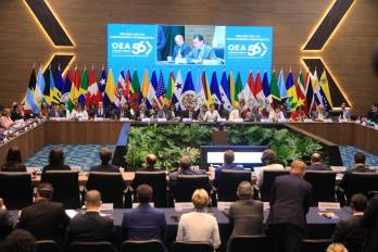 Delegaciones de las Américas analizan los desafíos democráticos de la región durante la sesión plenaria de la OEA
