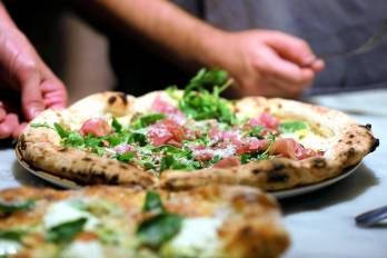 El menú de la actividad constó de seis pizzas de tres restaurantes.