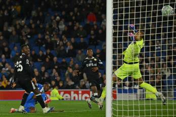 Danny Welbeck anotó uno de los goles en la victoria 3-0 sobre el Chelsea.