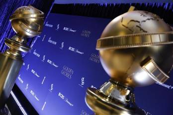 Las estatuillas de los Globos de Oro se muestran durante los anuncios de las nominaciones a los premios anuales en el The Beverly Hilton.