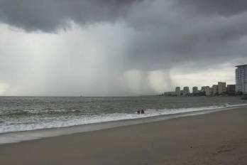 La Marina de México instó a navegantes y residentes de las zonas costeras a extremar las precauciones.