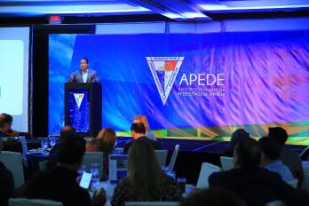Juan Carlos Arosemena, presidente de Apede, este lunes, durante la reunión mensual del gremio.