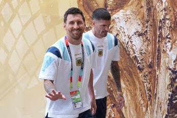 El jugador de la selección argentina Lionel Messi en su llegada al estadio.