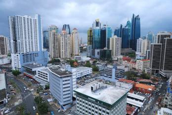 El informe también señala que los índices de radiación UV-B alcanzarán niveles entre 5 y 11, con riesgo que va de moderado a extremo en el país.