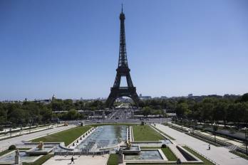 La torre Eiffel, propiedad de la ciudad de París, es uno de los monumentos más visitados del mundo.