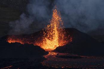 La erupción se registró alrededor de las 4:30 a.m. hora local.