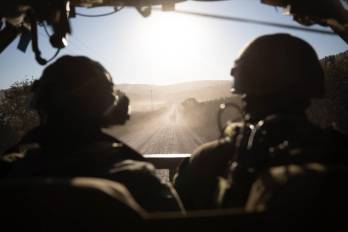 El Ejército israelí anunció este lunes la intercepción de una serie de drones disparados contra su territorio, de los cuales dos provenían de Líbano y dos desde el este, una referencia habitual de las fuerzas armadas israelíes a los proyectiles disparados por la Resistencia Islámica de Irak.