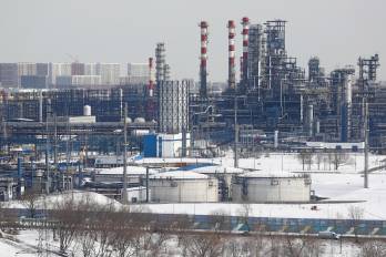 Foto archivo. Vista de la Refinería de Petróleo de Moscú Gazpromneft MNPZ JSC en Moscú, Rusia.