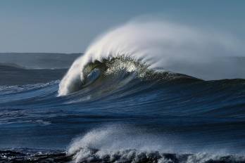 Se pronostican olas de 0.6 a 1.5 metros de altura y vientos de 20 a 40 km/h.