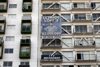 Anuncio inmobiliario en Ciudad de México (México). EFE/ José Méndez