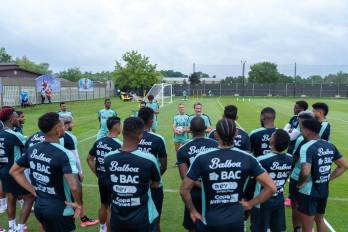 Jugadores de la selección de Panamá previo a un entrenamiento.