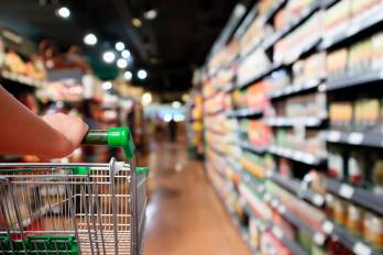 La canasta básica de alimentos está en $303 mensuales en los supermercados, y desde inicios de año hasta la fecha muestra un incremento acumulado de $1.64.