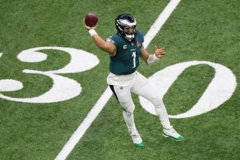 Jalen Hurts, jugador de los Philadelphia Eagles, uno de los equipos que estará en la gira internacional de la NFL disputando un partido en Londres contra los Jacksonville Jaguars.