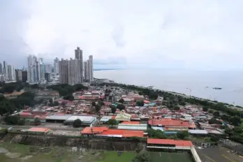 Se esperan lluvias intermitentes y tormentas eléctricas desde la 1:00 p.m., mientras las temperaturas oscilarán entre los 27 °C y 32 °C en la capital.