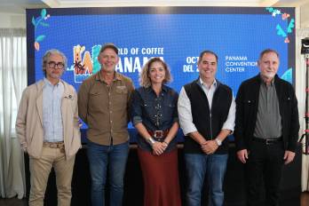 De isquierda a derecha: Miguel “Miky” Fábrega, director Nacional de Economía Creativa del MiCultura; Ricardo Koyner, presidente del SCAP; Gloria De León, administradora general del MiCultura; Ernesto Orillac, director del Grupo de Turismo y Esparcimiento de la CCIAP y Salomón Shamah, director General de Promtur Panamá.