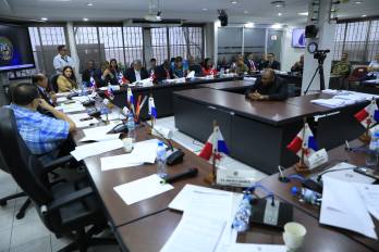 Ambos ministerios generaron críticas por el uso de recursos destinados a programas sociales y posibles compras poco transparentes.