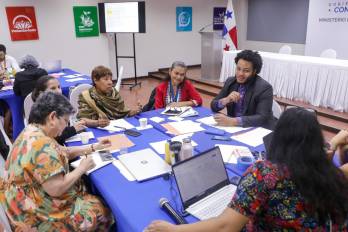 Integrantes de la mesa técnica que analiza la estrategía para disminuir la incidencia de embarazo en niñas y adolescentes. Las cifra más altas se concentran en Darién, Bocas del Toro y las comarcas.
