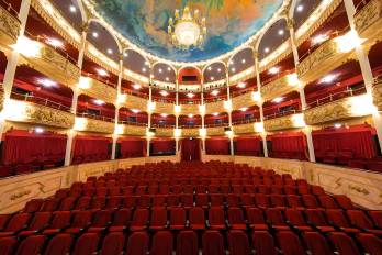 La cartelera de agosto del Teatro Nacional promete con dos grandes obras musicales.