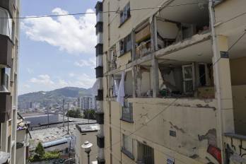 Fotografía que muestra este jueves viviendas afectadas por el terremoto del pasado lunes, en el barrio Milán, en la Zona G de Manizales (Colombia)
