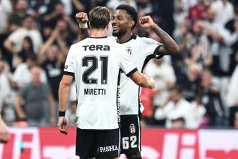 Amir Murillo (der.) celebrando su tanto con el Besiktas.