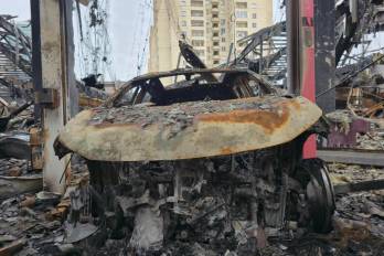 Vista este sábado de un complejo Hypercar de reparación y mantenimiento de automóviles en el centro de Teherán que fue alcanzado en ataques israelí-estadounidenses en el segundo día de la guerra el pasado 1 de marzo.