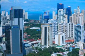 Con la baja en las tasas de interés de la FED, los bancos en Panamá suelen seguir la tendencia y bajar sus propias tasas de interés.