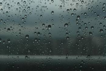 Para la tarde y las horas nocturnas, el informe anticipa la intensificación de las precipitaciones.