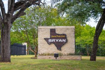 La exnovia de Jeffrey Epstein, Ghislaine Maxwell, fue transferida de una prisión federal en Florida al Campo Federal de Prisiones Bryan, en el sur de Texas.