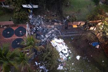 Fotografía aérea del sitio donde se accidentó un avión de la aerolínea Voepass este viernes, en Vinhedo.