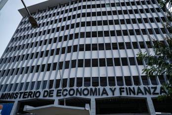 El Ministerio de Economía y Finanzas continúa con la estrategia de diversificar las fuentes de financiamiento del Estado entre mercado nacionales y los internacionales.