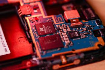 La estrategia apunta al ensamblaje, prueba, empaquetado y diseño de semiconductores, integrando al país en fases clave de la cadena global