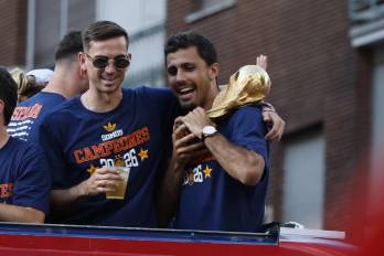 Los jugadores de la selección española Rodri (der.) y Fabián Ruiz.