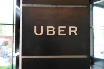 Los usuarios que pagan con tarjeta de crédito o débito en Uber, reportan que al solicitar el servicio se reflejan cargos a la cuenta bancaria.