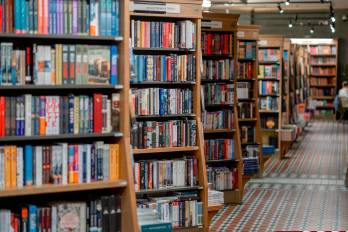 Sábado de compras para muchos, sábado de hemeroteca y búsqueda crítica para mí. Un mapa mental en la biblioteca.