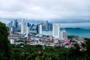 Panamá posee un ‘hub’ logístico, centro financiero, estabilidad económica, seguridad y regímenes especiales que favorecen a las empresas.