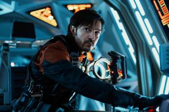 Fotograma de la serie ‘Andor’, con Diego Luna.