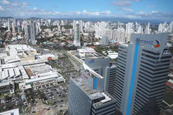 Panamá cuenta con 62 bancos dentro de su Centro Bancario Internacional, donde operan bancos nacionales e internacionales.