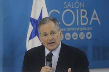 El ministro de Ambiente, Juan Carlos Navarro, habla durante la divulgación del estudio.
