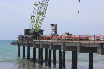 Vista de los trabajos de construcción que se realizan alrededor de Puerto Armuelles.