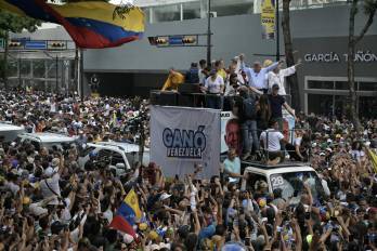 La líder opositora venezolana María Corina Machado y el candidato presidencial opositor ,Edmundo González Urrutia, durante una manifestación frente a la sede de las Naciones Unidas en Caracas este martes.