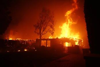 Los fuegos declarados este martes 7 de enero en Pacific Palisades y en Eaton Canyon han consumido cerca de 4.000 acres (más de 1.500 hectáreas).