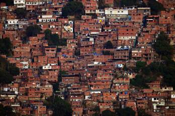 El barrio de Petare aparece en una imagen tomada en Caracas el 6 de febrero de 2026.