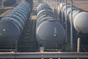 Vagones cisterna en las instalaciones del depósito de petróleo HES en el puerto de Wilhelmshaven, norte de Alemania.