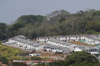Fotografía de residenciales en la localidad de La Chorrera (Panamá).