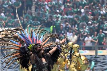 El orgullo latino se dejó ver en todo momento. El espectáculo en el Estadio Azteca de México quiso homenajear a las culturas del México prehispánico.