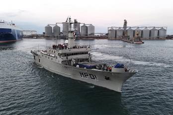 Esta foto, publicada por la oficina de prensa de la Secretaría de Relaciones Exteriores de México, muestra al buque de la Armada de México “ARM Huasteco AMP01”, cargado con ayuda humanitaria, navegando hacia Cuba desde el puerto de Veracruz, estado de Veracruz, México, el 24 de febrero de 2026.