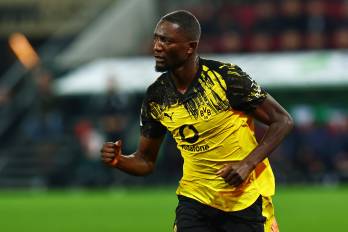 Serhou Guirassy, del Borussia Dortmund, celebra su gol.
