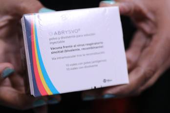 La vacuna será distribuida en centros de salud públicos tras la capacitación del personal de enfermería.